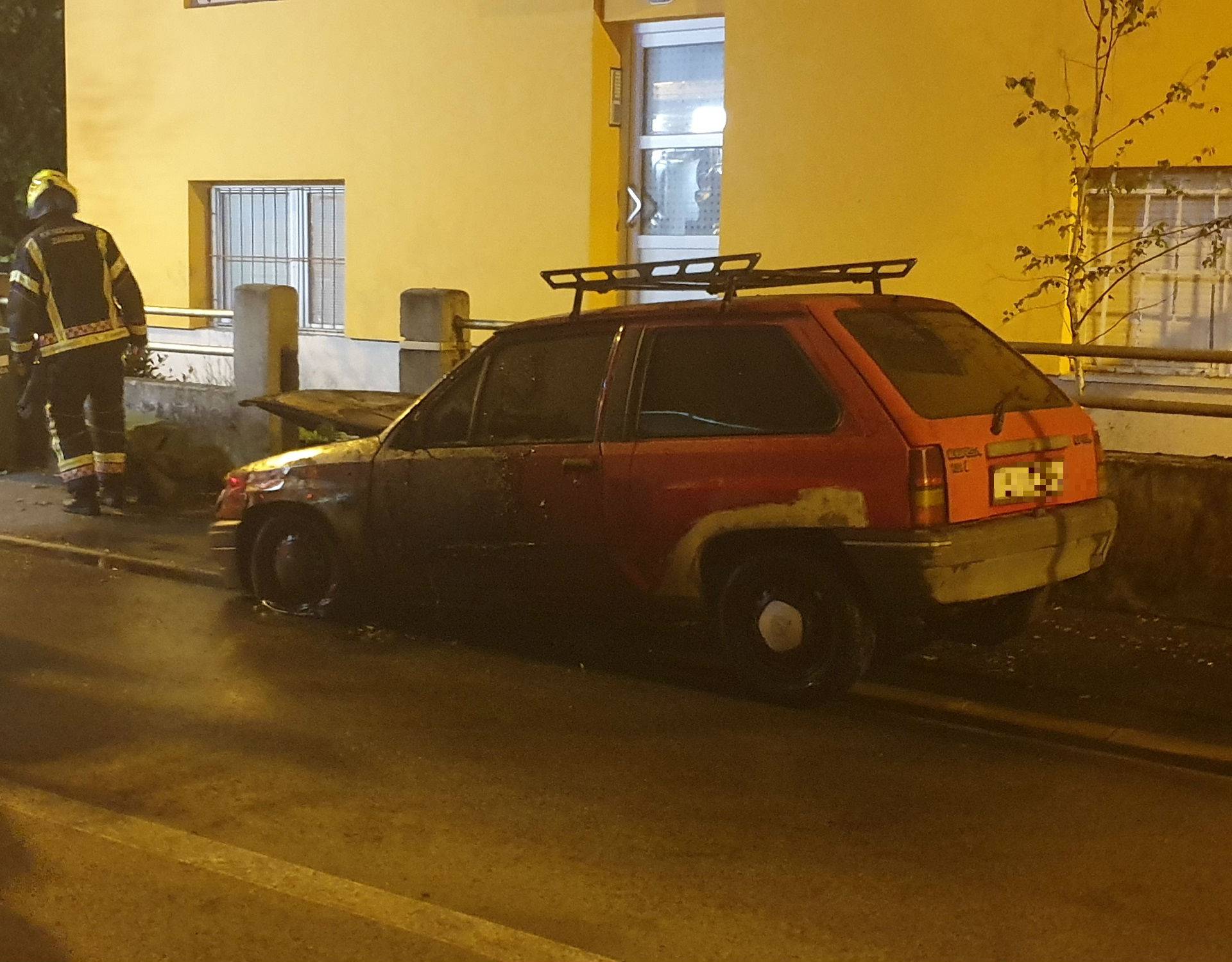 Na Trešnjevci se zapalio auto: 'Prije požara je eksplodiralo...'