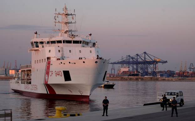 The Dattilo rescue ship arrives to port in Valencia