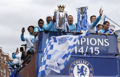 Chelsea proslavio peti naslov paradom u otvorenom busu...