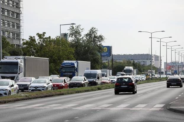Zagreb: Radovi rekonstrukcije javne rasvjete na podvožnjaku Savska - Slavonska avenija trajat će do idućeg ponedjeljka