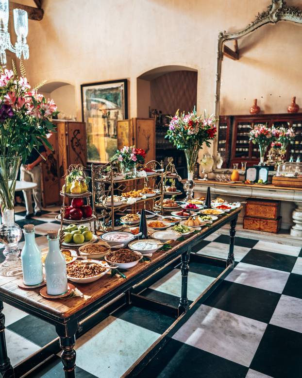 Luksuzni hotel između planina i vinograda nudi romantiku, mir i veličanstveno uređen interijer
