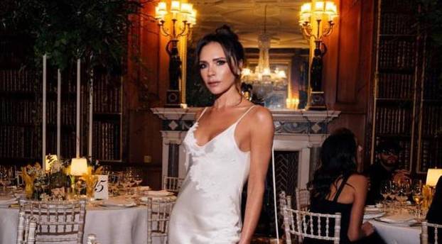 Tata ju je vozio u školu Rolls-Royceom, a ona je tvrdila da dolaze iz radničke klase...