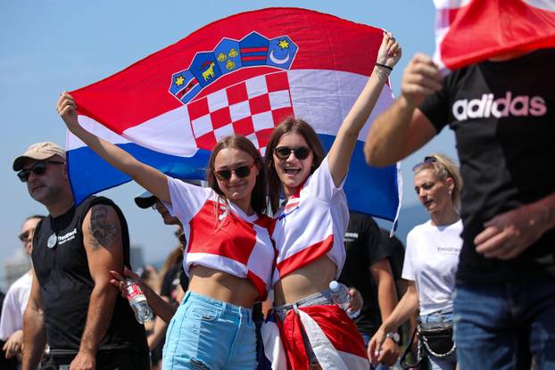 Zagreb: Tisuće fanova Thompsona prolazi Mostom mladosti koji je zatvoren za promet