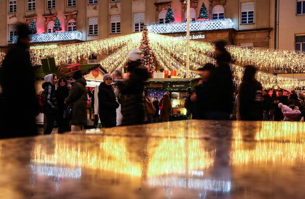 Zagreb: Zagrebački Advent na Trgu bana Jelačića