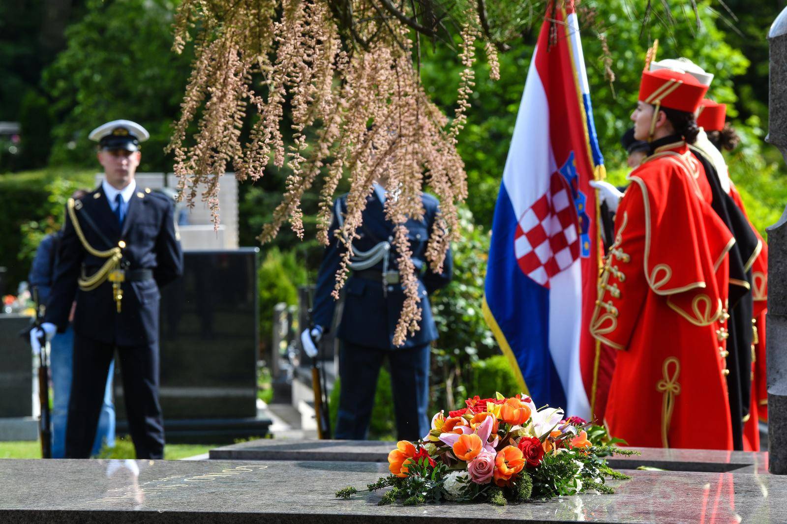 Zagreb: Polaganje vijenaca na grobu Gojka Å uÅ¡ka povodom 21. godiÅ¡njice smrti