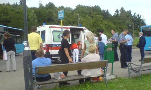 Bus krenuo bez vozača, a putnici su iskakali iz njega