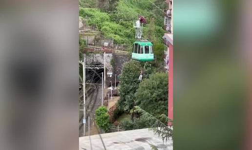 VIDEO Strava u Italiji: Kabina žičare pala u provaliju, četvero mrtvih. Tragaju za nestalima