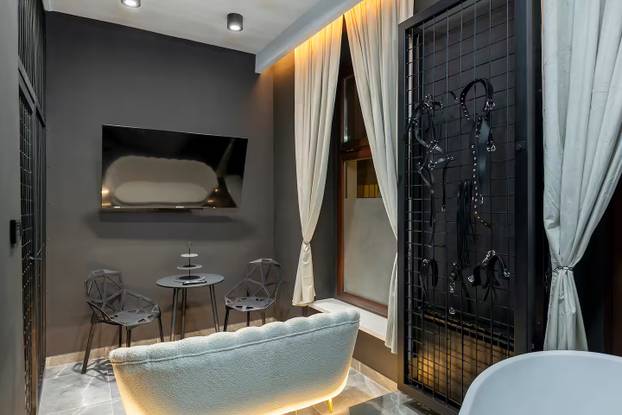 FOTO BDSM stan u Poljskoj je za ljubitelje grube akcije pravi raj!