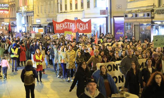 Zagreb: Održan jubilarni 10. Noćni marš za prava žena "Žene – kičma otpora"