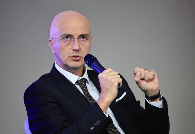 FOTO Obrijali smo šefove država na nulu! Pogledajte Milanovića, Plenkovića, a tek Trumpa...