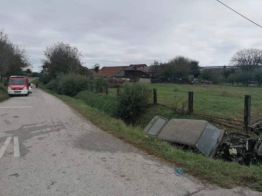 Teretni vlak naletio na auto kod Varaždina, dvoje ljudi u bolnici