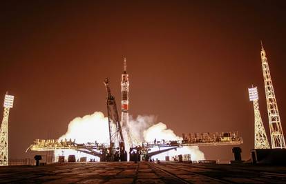 Ruska raketa Sojuz odletjela u svemir s tročlanom posadom