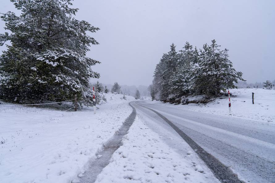 Babin Potok: Zimski uvjeti na državnoj cesti DC 52 Prozor - Vrelo Koreničko