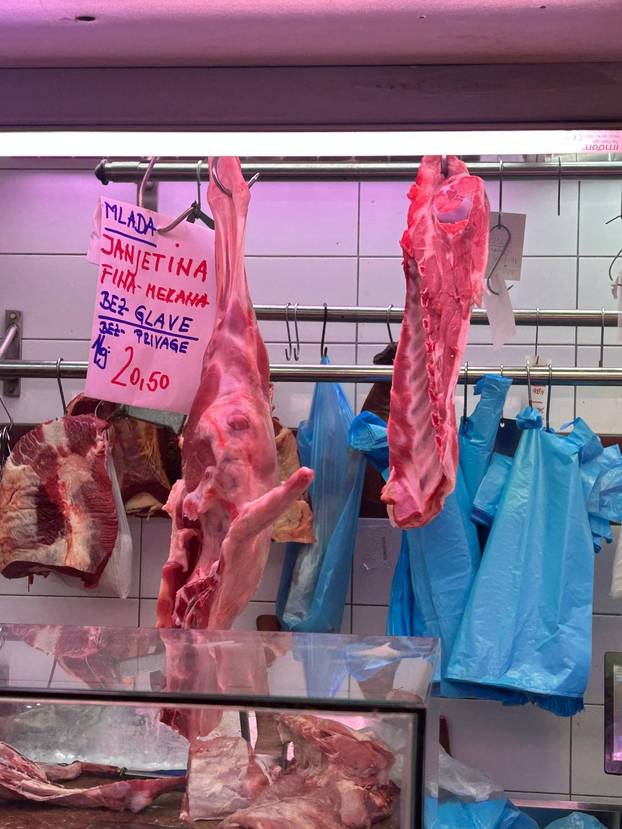 FOTO Građani šokirani! Za kilu janjetine 20 eura, rajčice po 7, a orada na Dolcu čak 28 eura