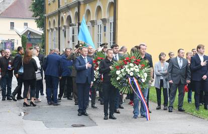 U Glini obljetnica oslobođenja grada: Uz spomenik Suzu odali počast poginulim braniteljima