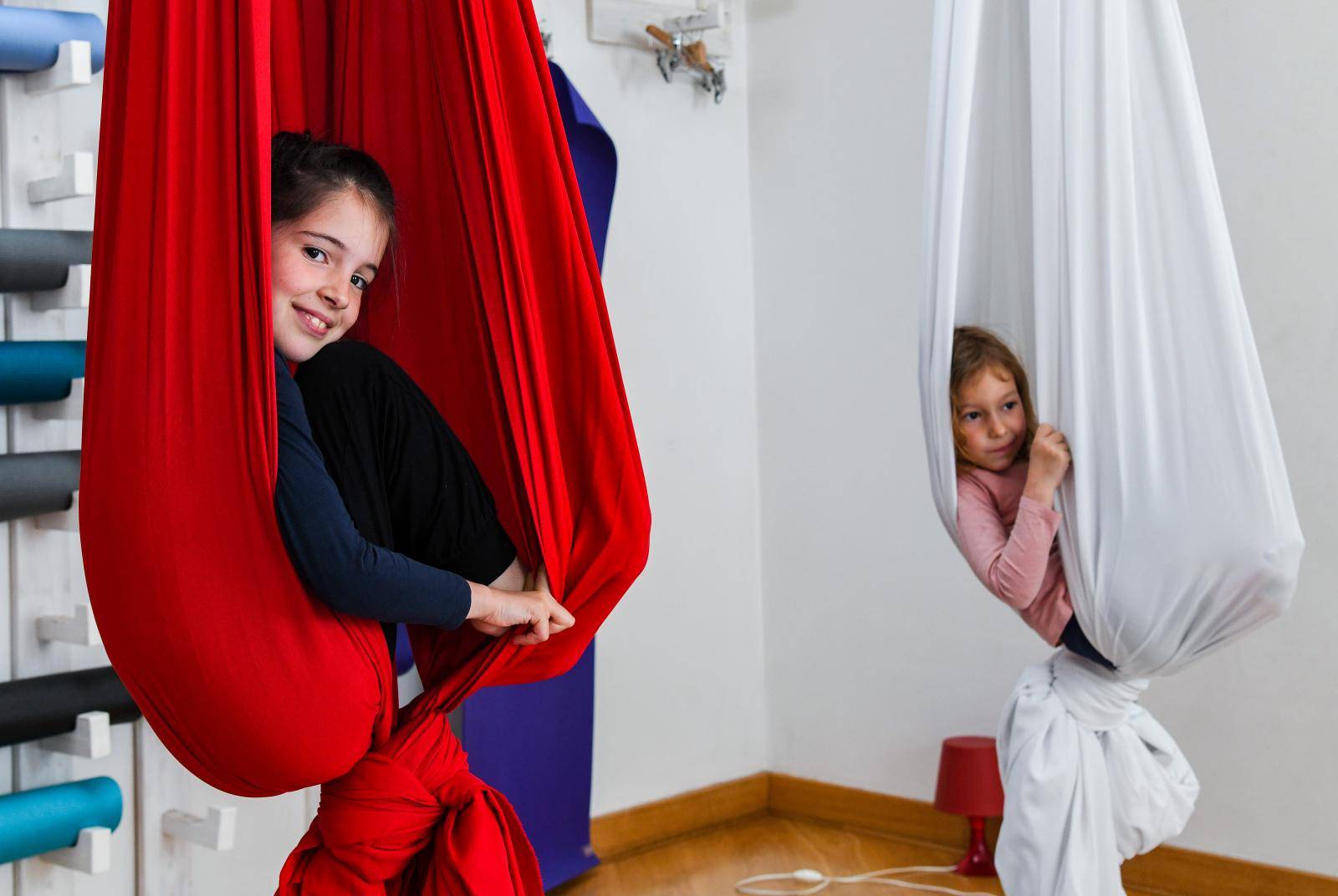 Spoj plesa i igre: Plesanjem na svili djeca razvijaju tijelo i um
