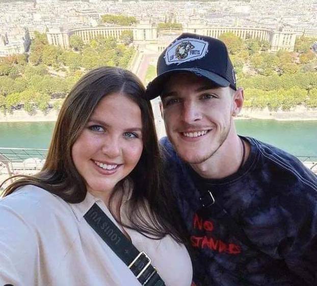 FOTO Fotkala se uz Arsenalovu zvijezdu, 'pobrkali' su je za njegovu djevojku: 'Odvratni ste'