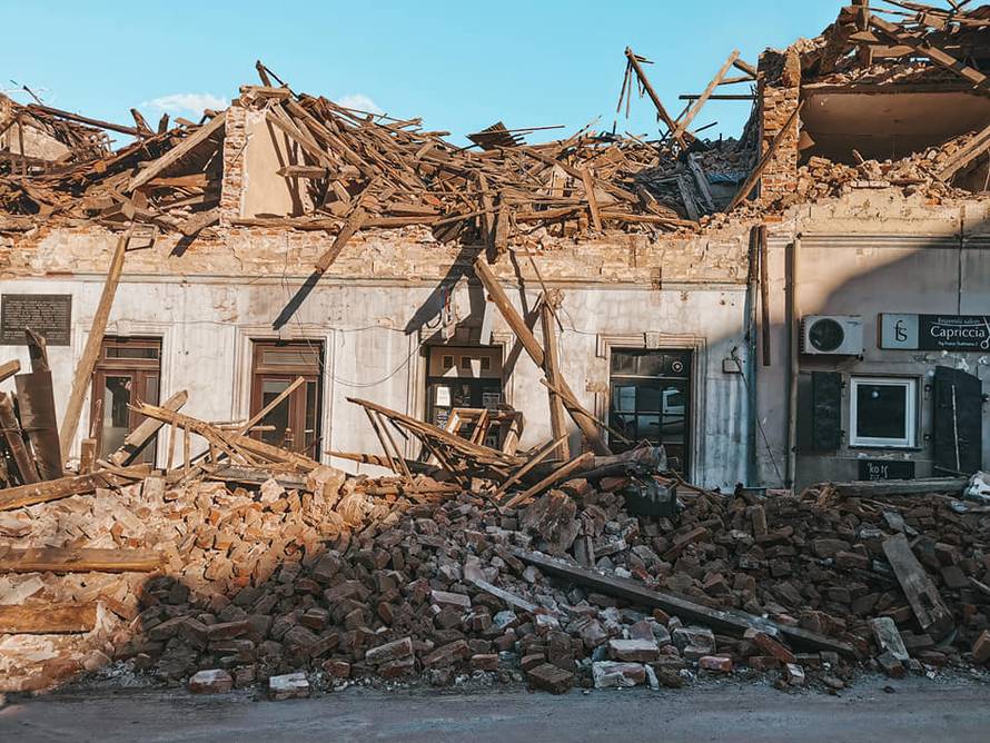 'Čovjek je bio prikliješten u autu, nismo ga mogli izvući, samo je pitao za svoje dijete'