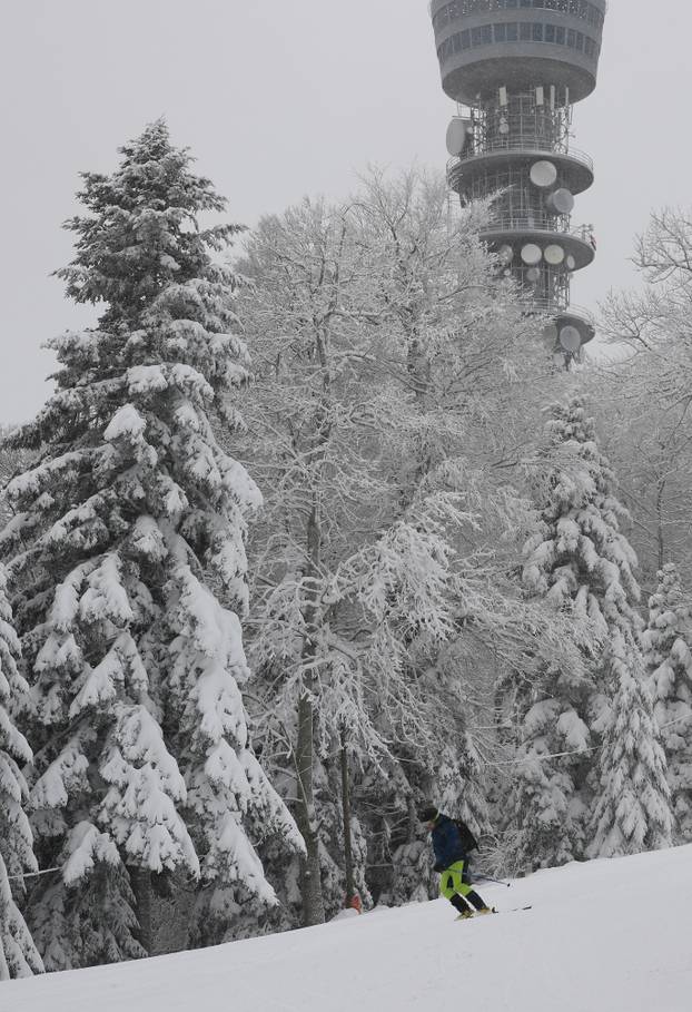 Zagreb: Započela skijaška sezona na Sljemenu 