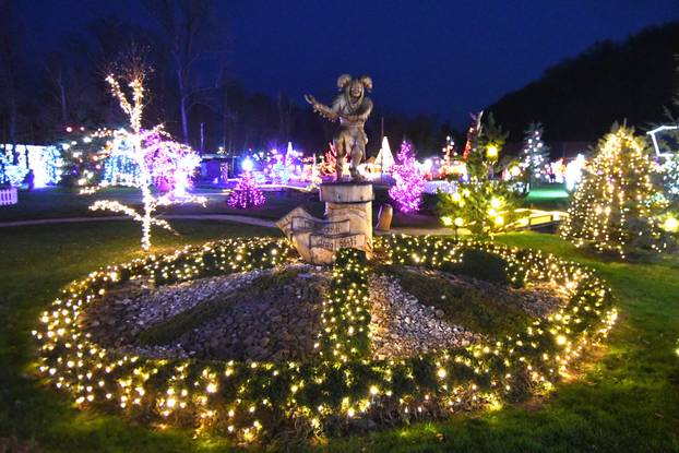 Magično Božićno blagdansko imanje obitelji Salaj zabljesnulo je u punom sajaju