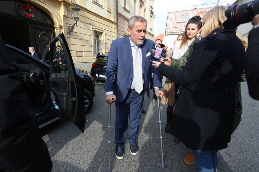 Zagreb: Gradonačelnik Bandić napustio viječnicu uoči glasovanja o proračunu