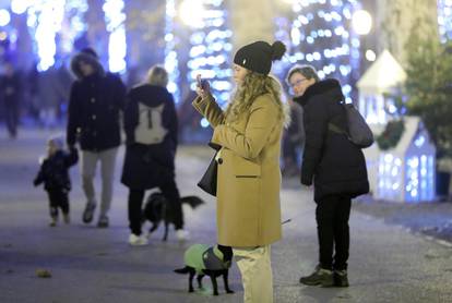 Zagreb: Gužva na Zrinjevcu podsjetila na prošlogodišnji Advent