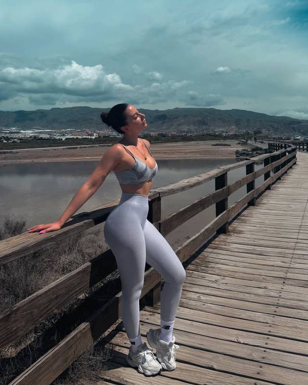 FOTO Vruća navijačica žali zbog odlaska Modrića: Kad ne nosi njegov dres, voli nositi tangice