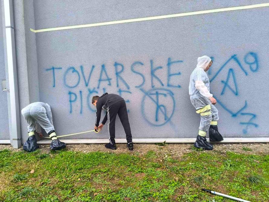 Sedmaši s Krka na ponos škole i roditelja! Sami prebojali ružne natpise: 'Volimo činiti dobro...'