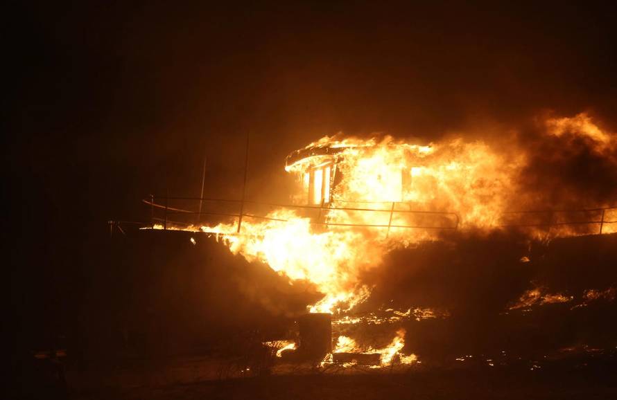 Omiš: Katastrofalna noć na požarištu kod Omiša.