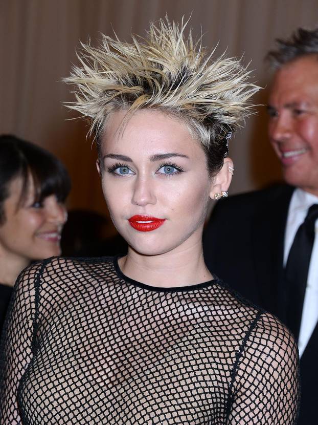 Miley Cyrus izrasla je iz djevoj?ice u ženu sa stilom 