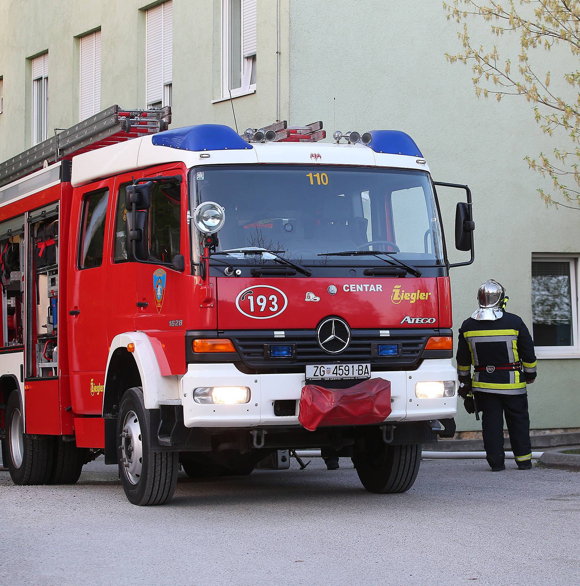 Požar na Odjelu patologije: U tijeku gašenje, ne zna se uzrok