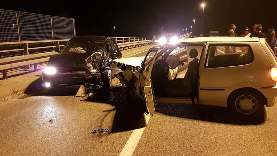 Jedna osoba lakše ozlijeđena u sudaru dva auta kod Vrbovca