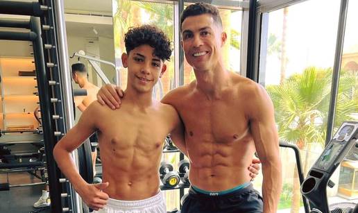 Kakav otac, takav sin! Cristiano Ronaldo oduševio fotografijom