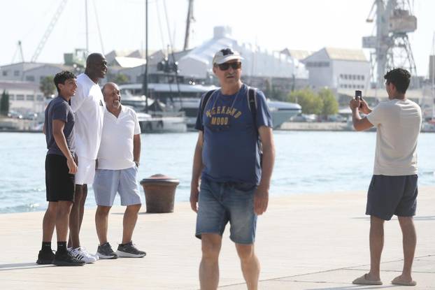 Trogir: Magic Johnson fotografirao se s fanovima na trogirskoj rivi