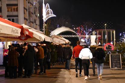 Slavonski Brod: Blagdanski ugođaj u središtu grada 