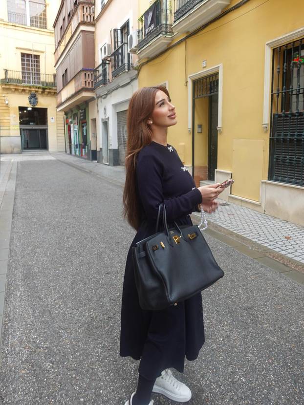 FOTO Zbog supruga je prešla na islam, a optužili su ju da zbog njene 'magije' on ne igra za BiH