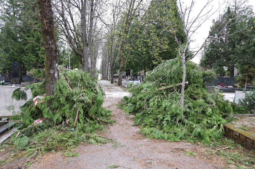 Zagreb: Posljedice velikog nevremena na Mirogoju