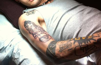 Valjda se neće pokajati: Zayn na ruci tetovirao lik cure Perrie