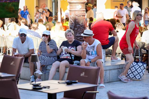 Zadar: Velik broj turista "okupirao" je središte grada