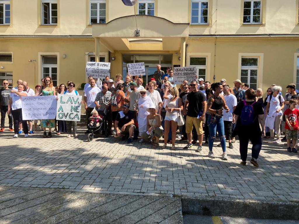FOTO U Zagrebu prosvjed za Marka Franciškovića: Dijele majice s prvim bijelim poljem
