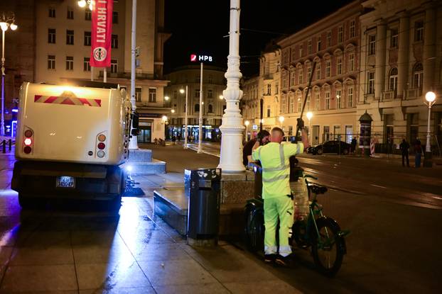 Zagreb: Čišćenje trga nakon gledanja utakmice