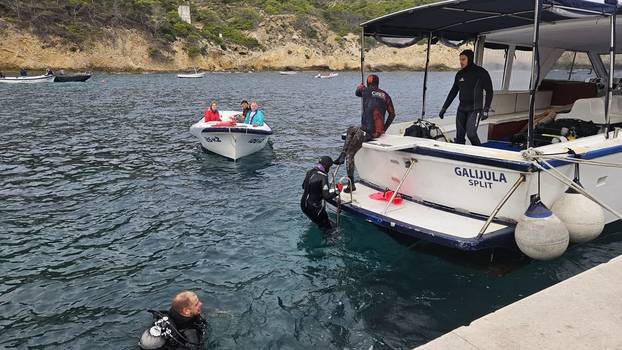 Ronioci i volonteri sudjelovali u eko akciji - čistili su podmorje kod Biševa