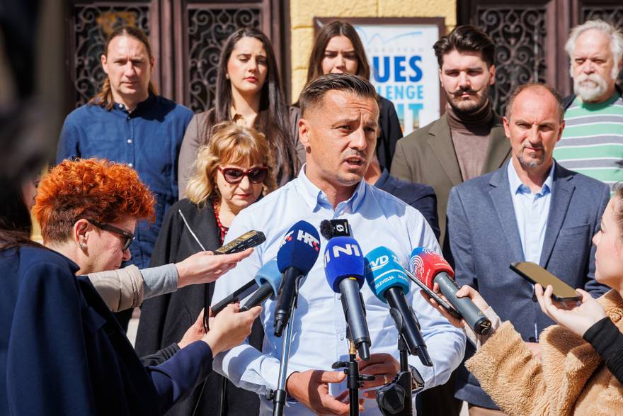 Miro Bulj predstavio je na konferenciji za medije Antu Kujundžića, kandidata za Župana