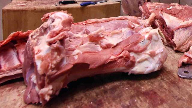 Prodavao meso bez dozvola: Policija prijavila mladića (19)