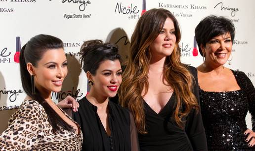 Ne izgledaju više isto! Khloe je smršavila, išle i pod nož. Ovako su se Kardashianke mijenjale...