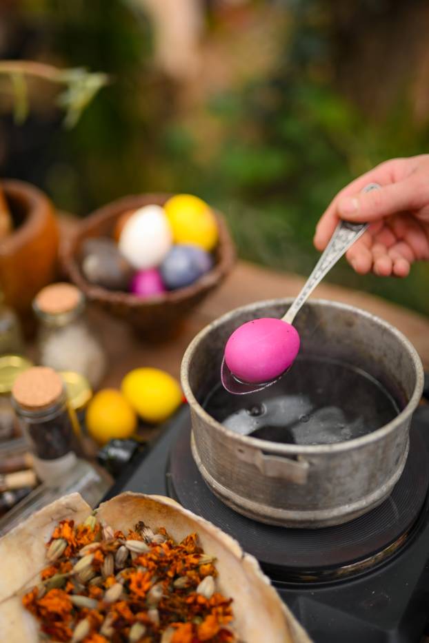 24sata Sveta Nedelja: Željko Ivković boja pisanice prirodnim bojama 