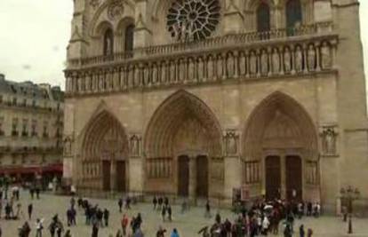 Drama u katedrali Notre Dame: Pucao si u glavu pred oltarom