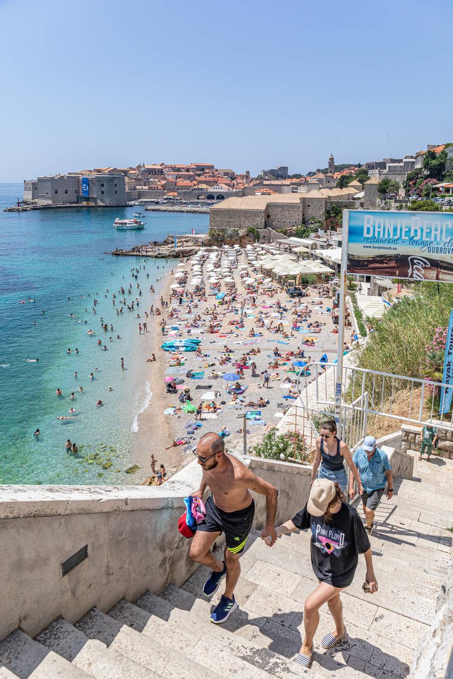 Dubrovnik:  Pune plaže i turističke gužve u gradu