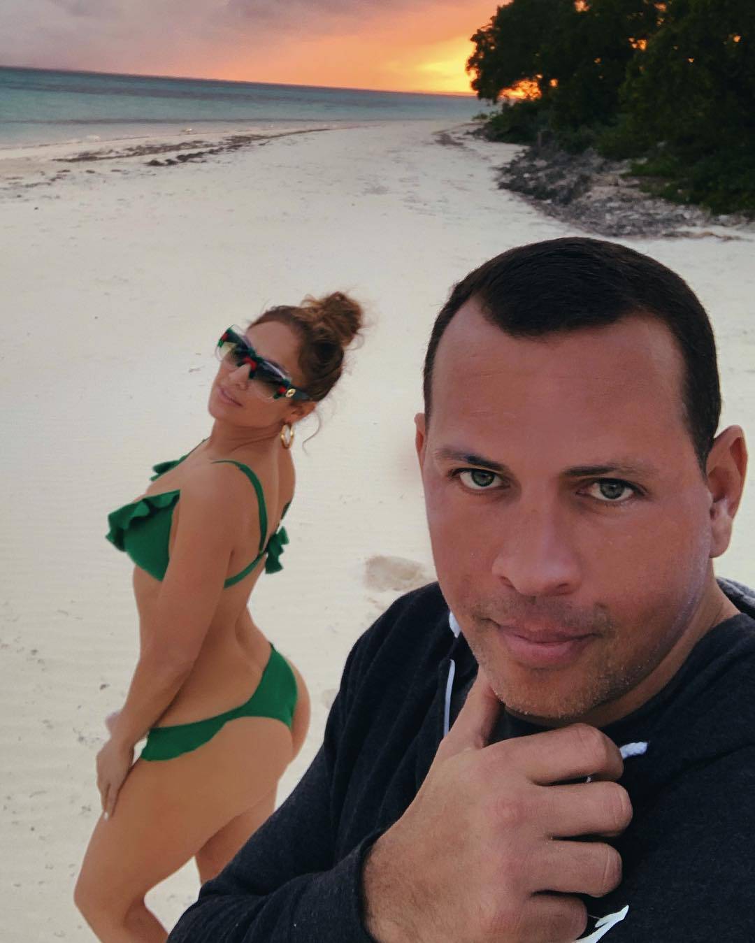 Službeno je: Jennifer Lopez se zaručila za Alexa Rodrigueza