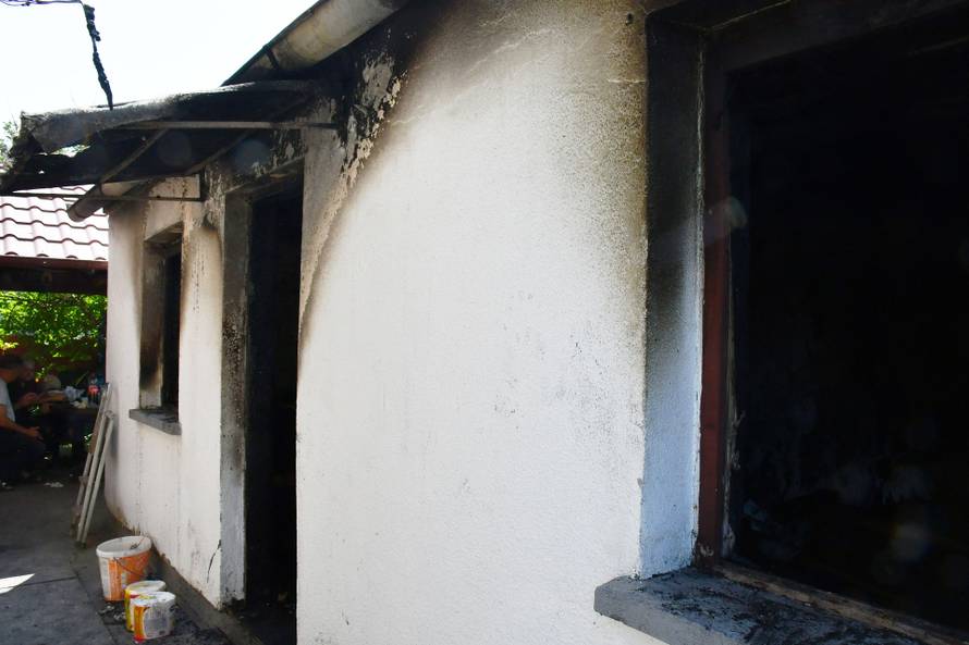 Tragedija u Sl. Brodu: U požaru kuće poginula jedva pokretna starica, sumnja se na opušak